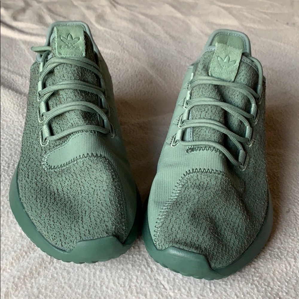 Adidas shoes men’s size 9